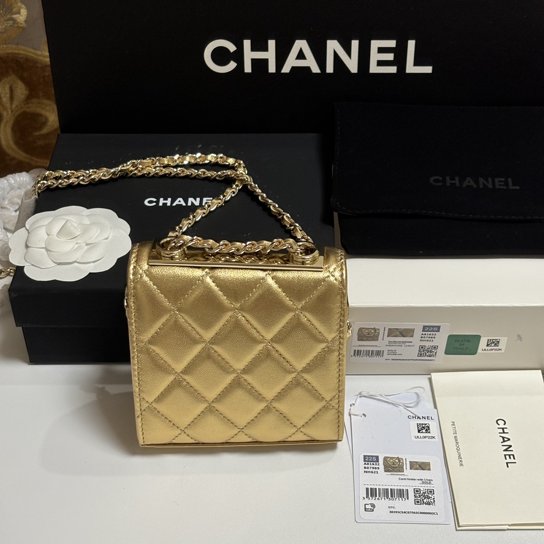 Trendy CC Mini Quilted Metallic Lambskin Shoulder Bag in Metallic Gold (All Gold Hardware)