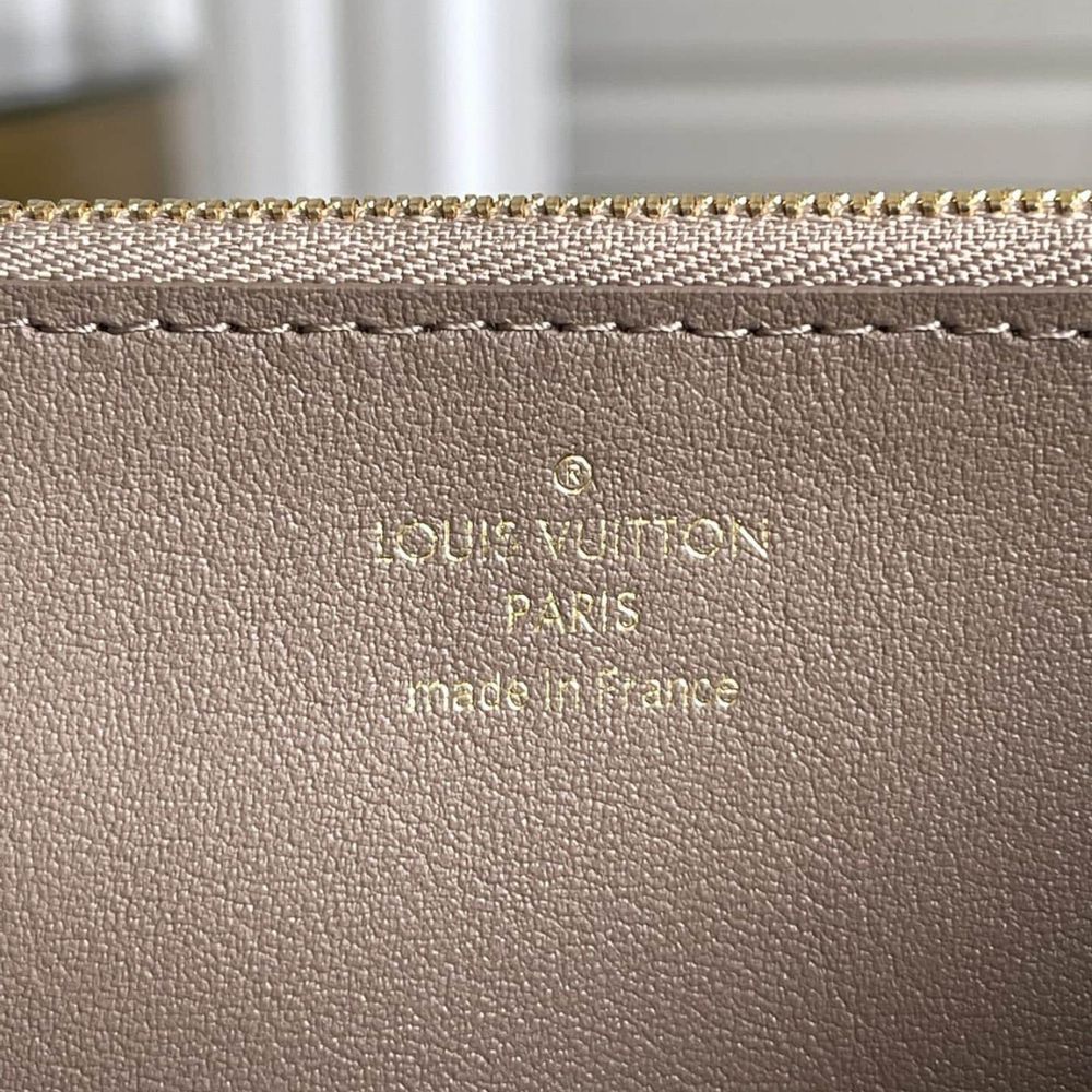 Louis Vuitton Capucines Wallet Galet M61248