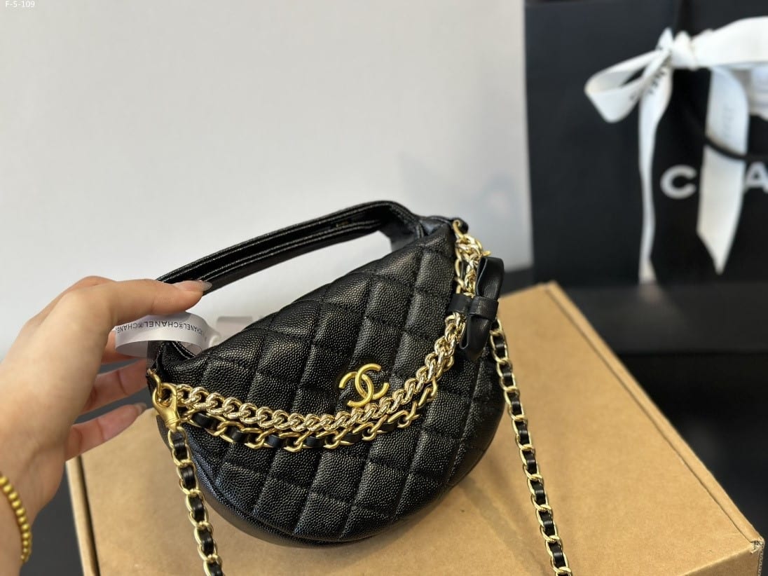 Chanel Pouch Grained Shiny Calfskin Black 17Cm/6.7in Ap3943 B16288 94305