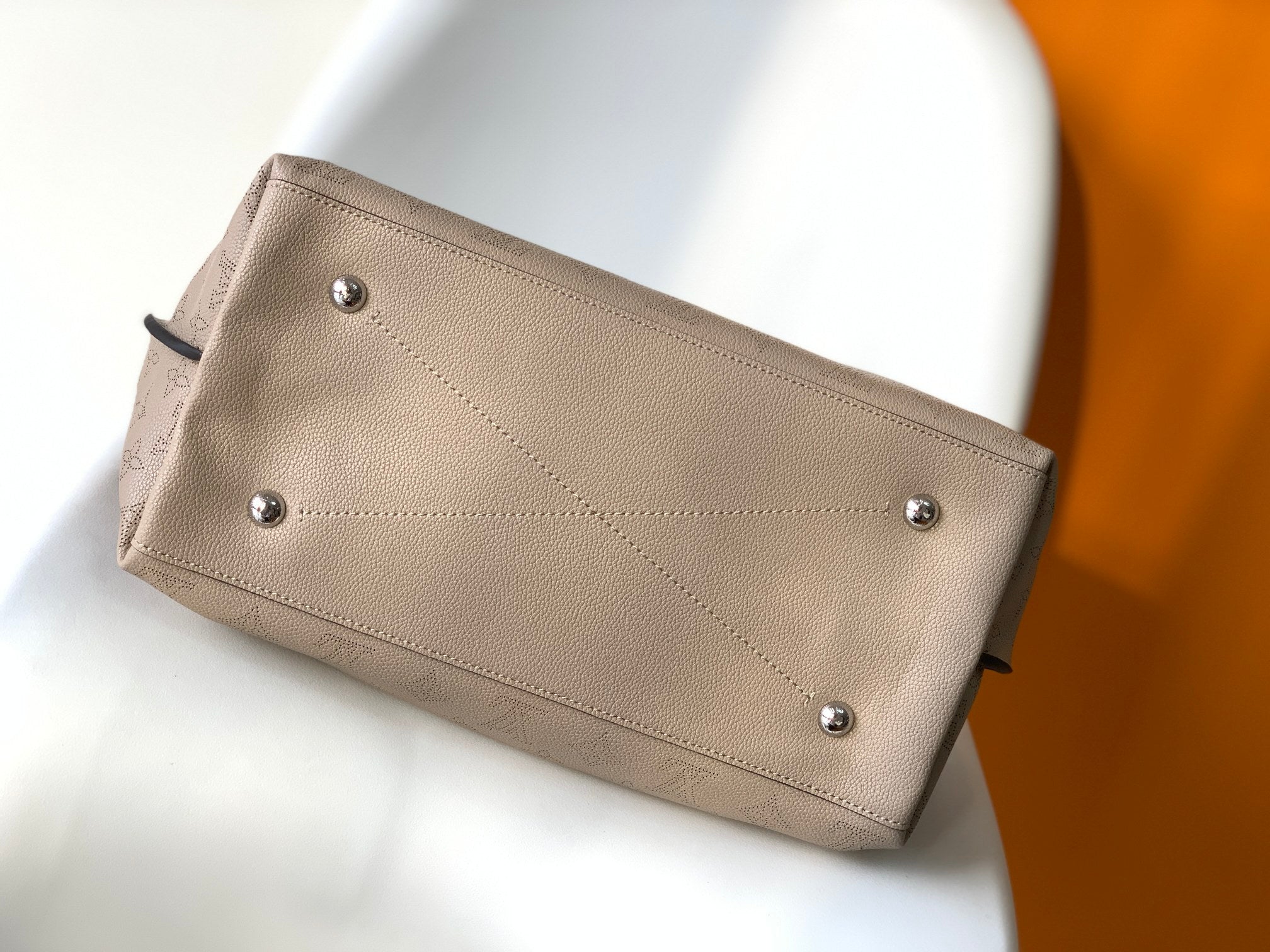 Louis Vuitton Carmel 40Cm Galet Gray