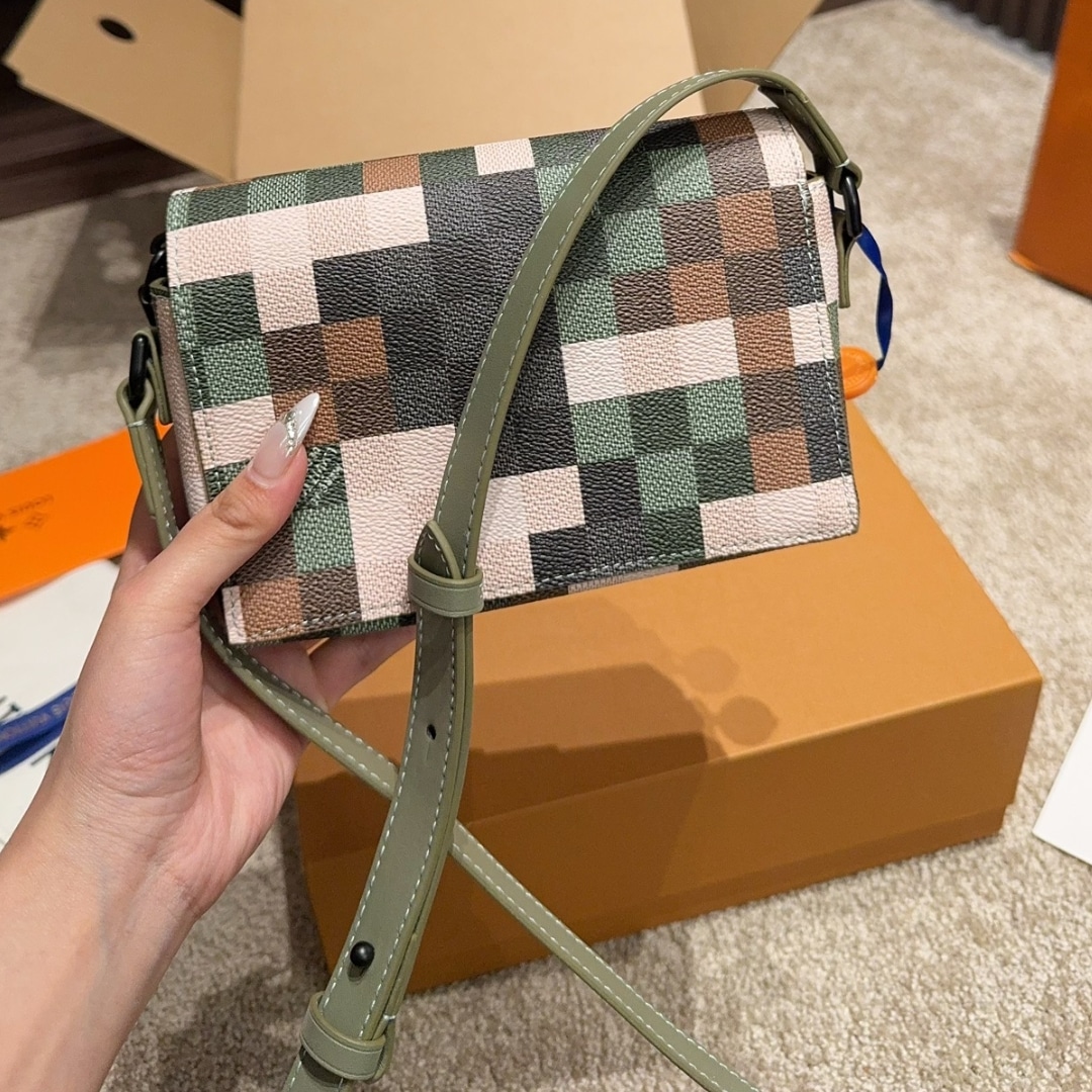 Louis Vuitton Steamer Wearable Wallet Damier Green 17Cm M83172