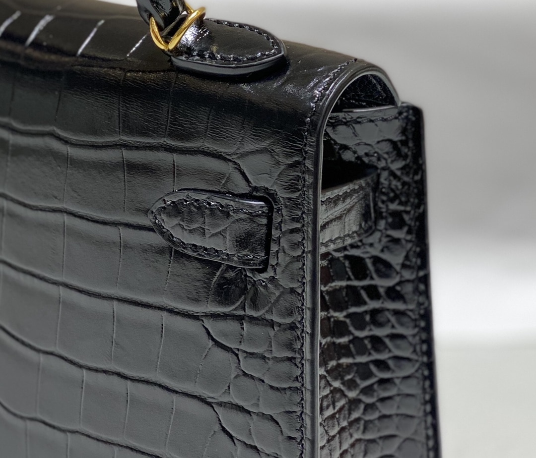 Hermes Mini Kelly Crocodile Gold-Toned Hardware Black 19Cm