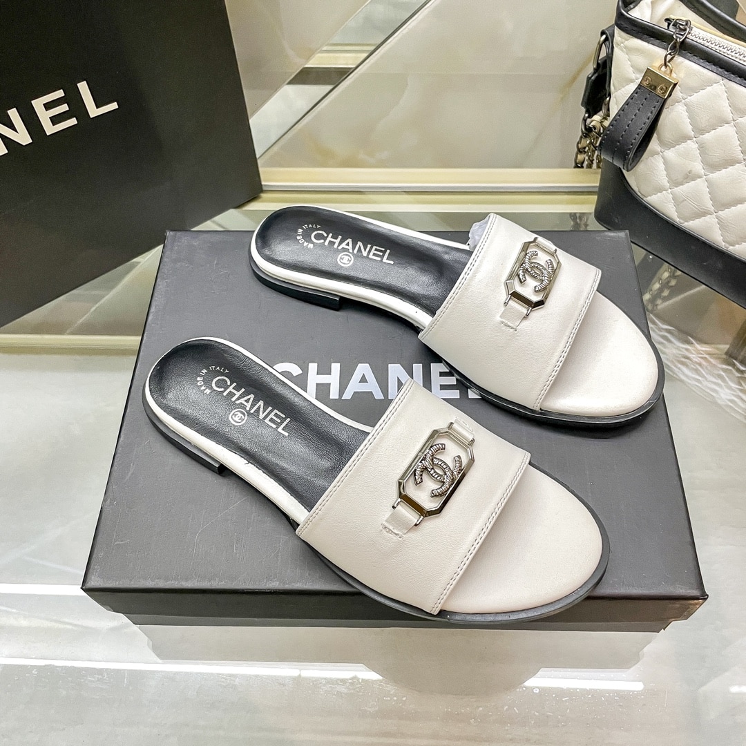 Chanel Slippers With Cc Silver Hardware White