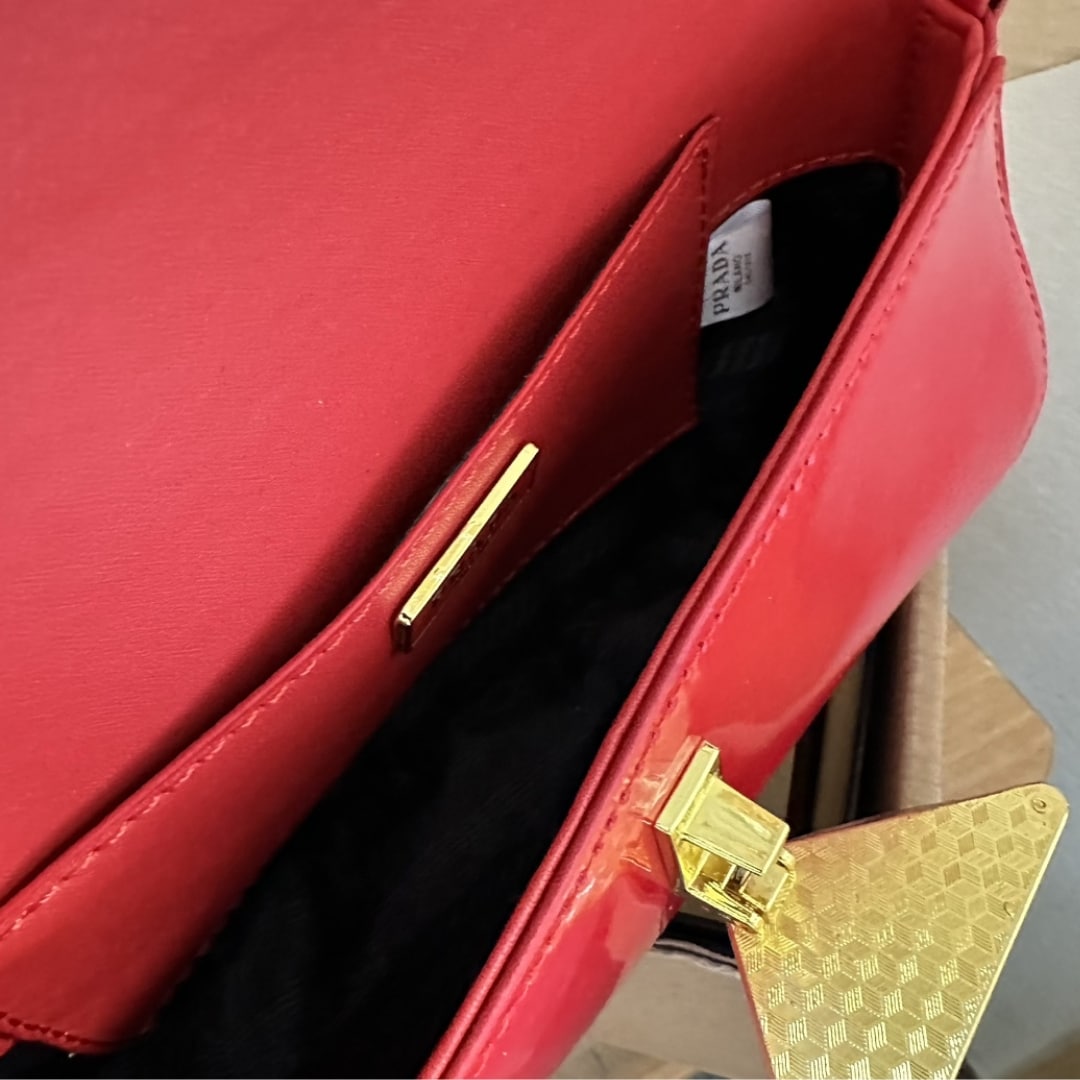 Prada Patent Leather Shoulder Bag In Cherry Red 25Cm 1Bd355 069 F0E06 V Hto