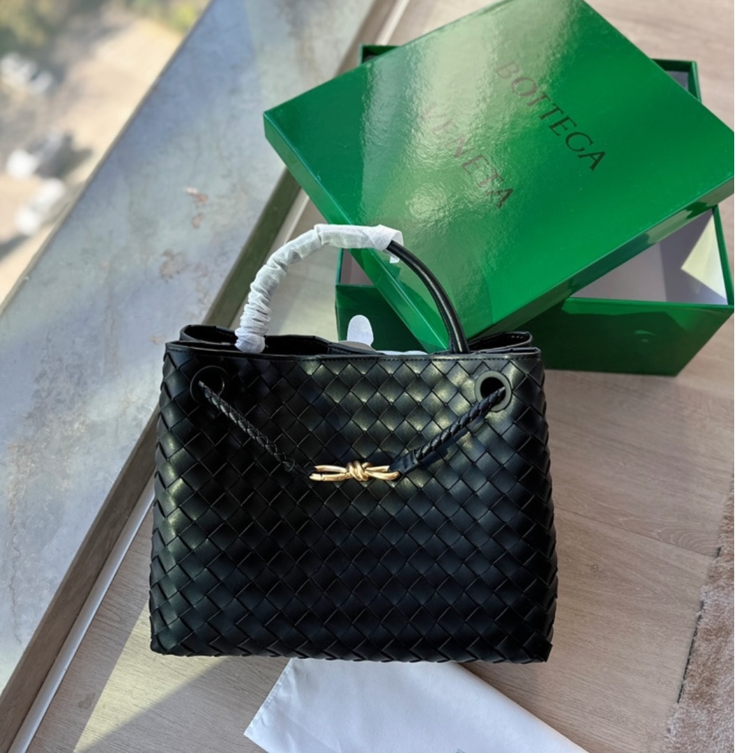 Bottega Veneta Andiamo Leather Top Handle Bag Black 25Cm