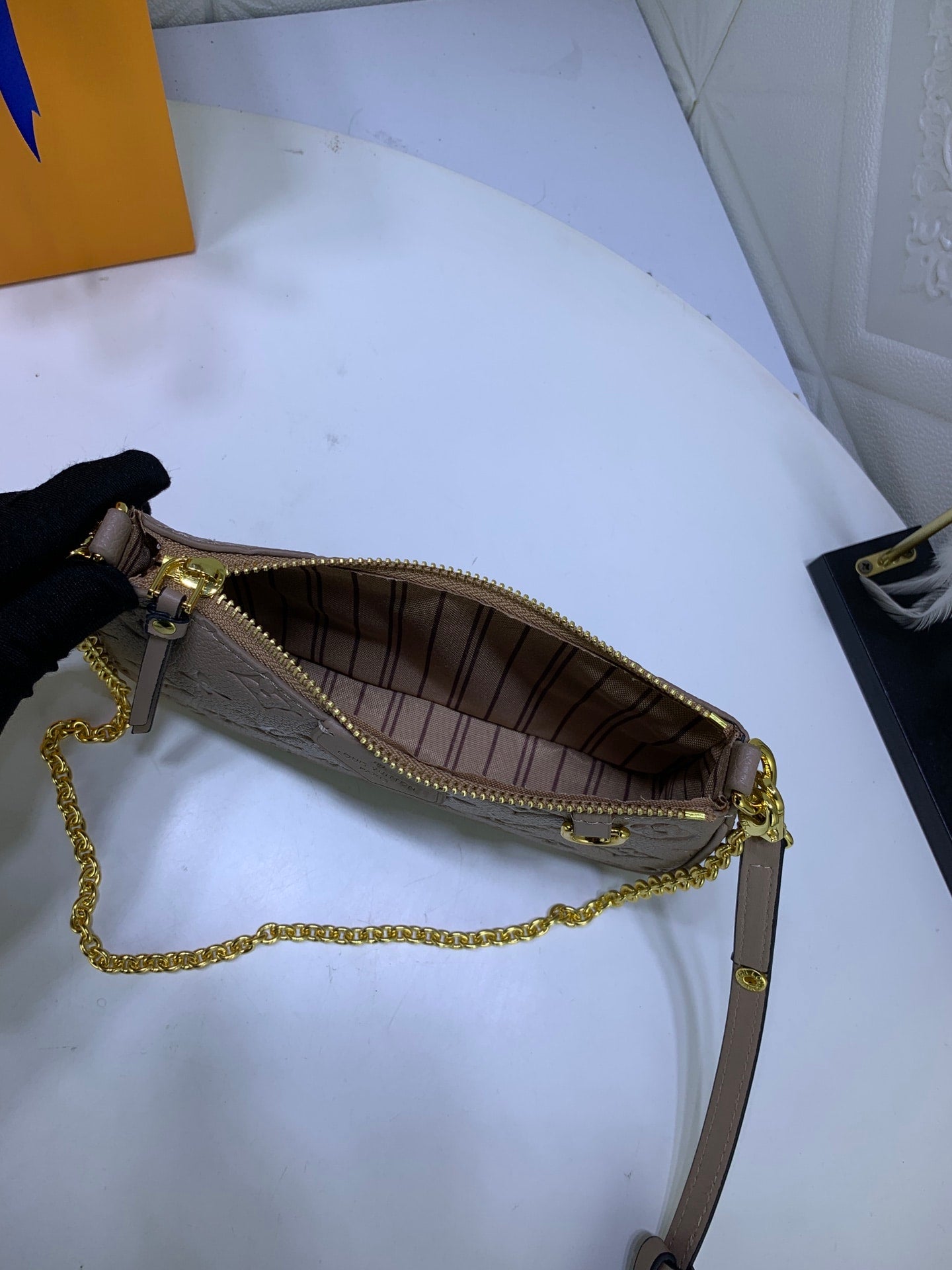 Louis Vuitton Easy Pouch On Strap Tourterelle Beige 19Cm