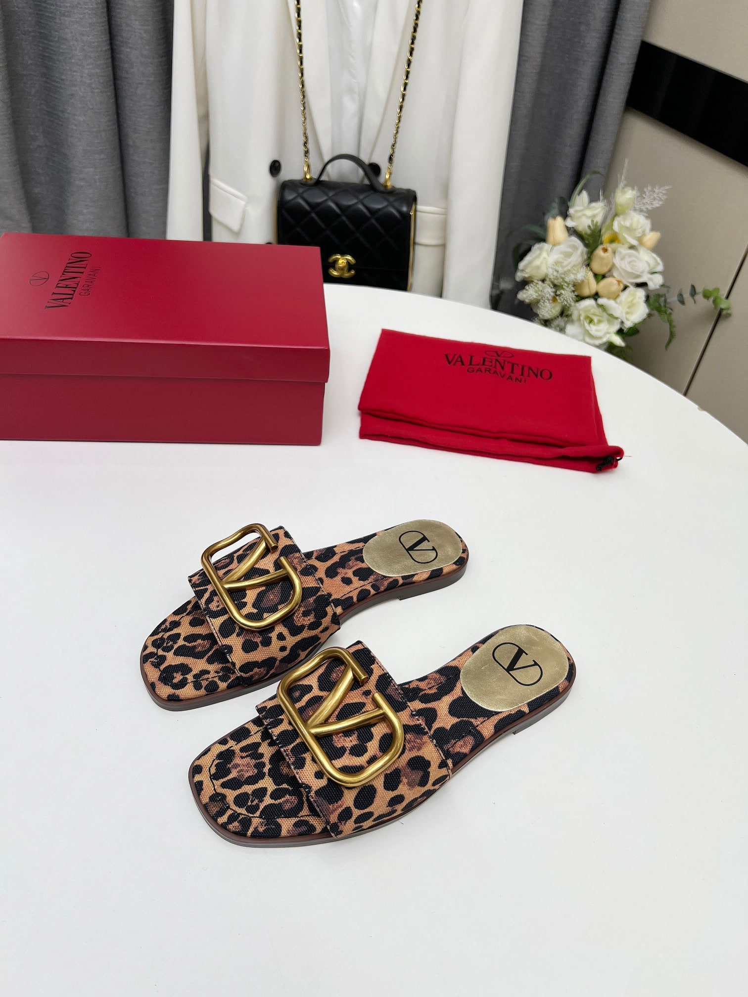 Valentino Garavani Leopard Print Buckle Sandals 3W2S0Bd5Rqy 09J
