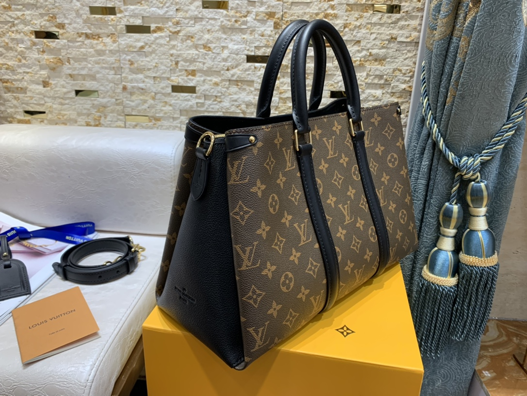 Louis Vuitton Soufflot Mm 36Cm Black