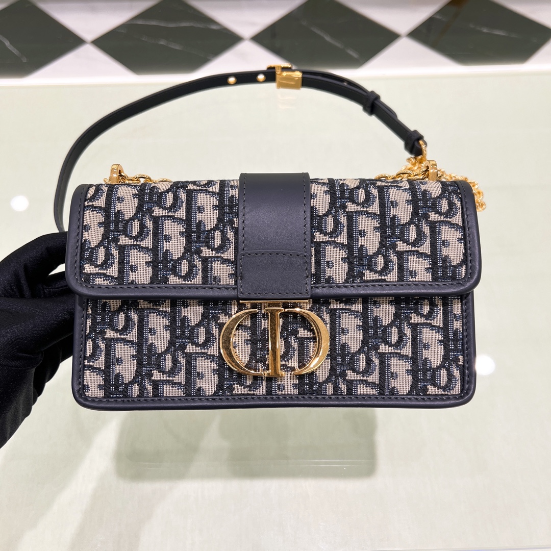Dior- Clamshell chain bag small