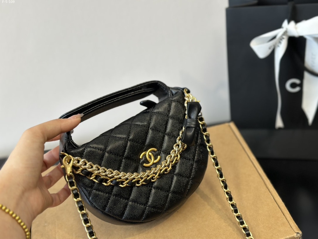 Chanel Pouch Grained Shiny Calfskin Black 17Cm/6.7in Ap3943 B16288 94305
