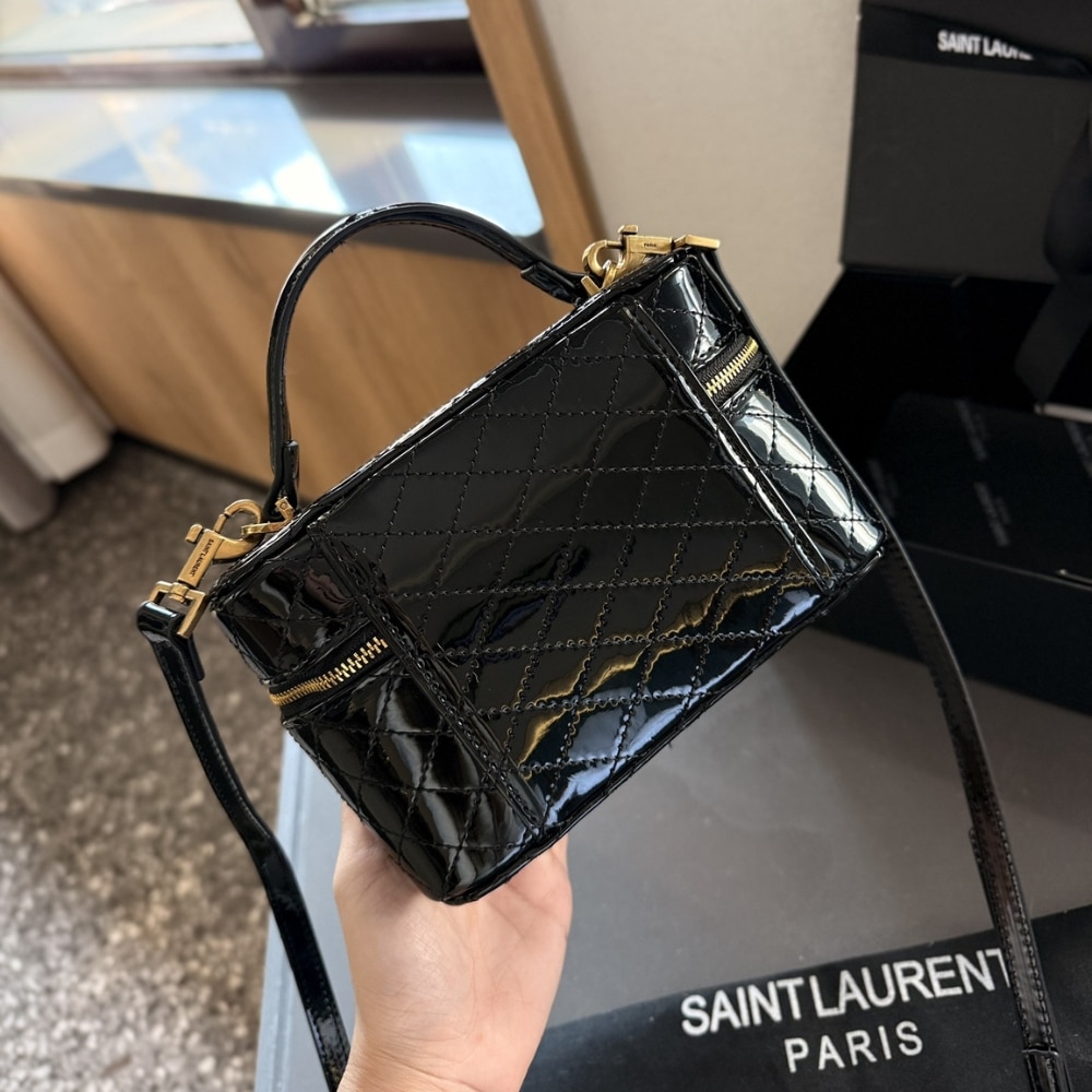 Saint Laurent Gany Vanity Bag In Patent Leather Black 19Cm