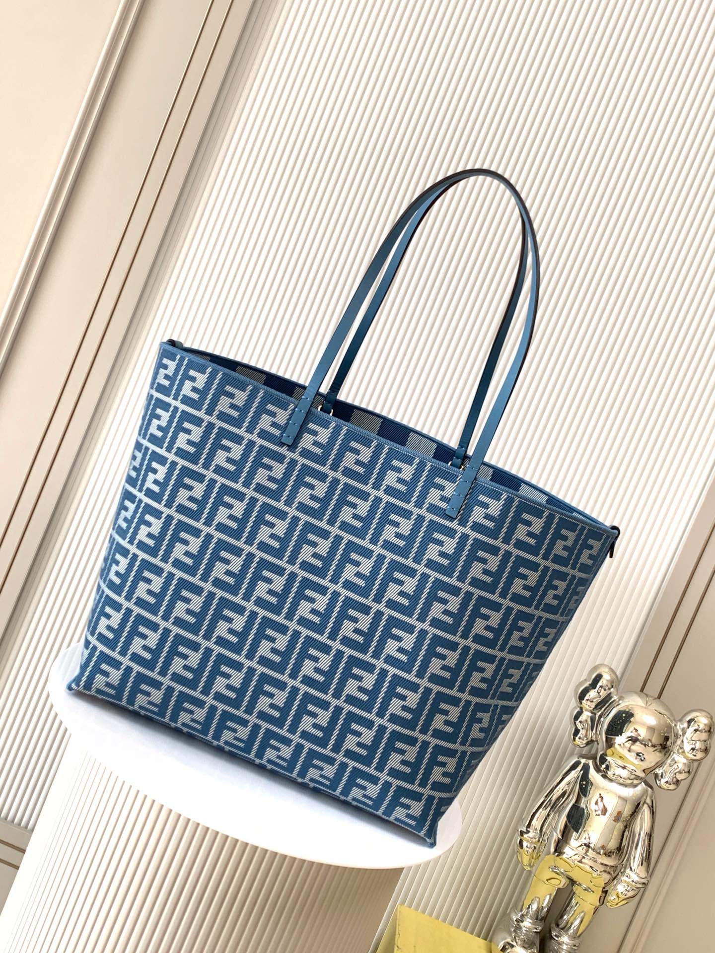 FENDI Tote Bags for Women