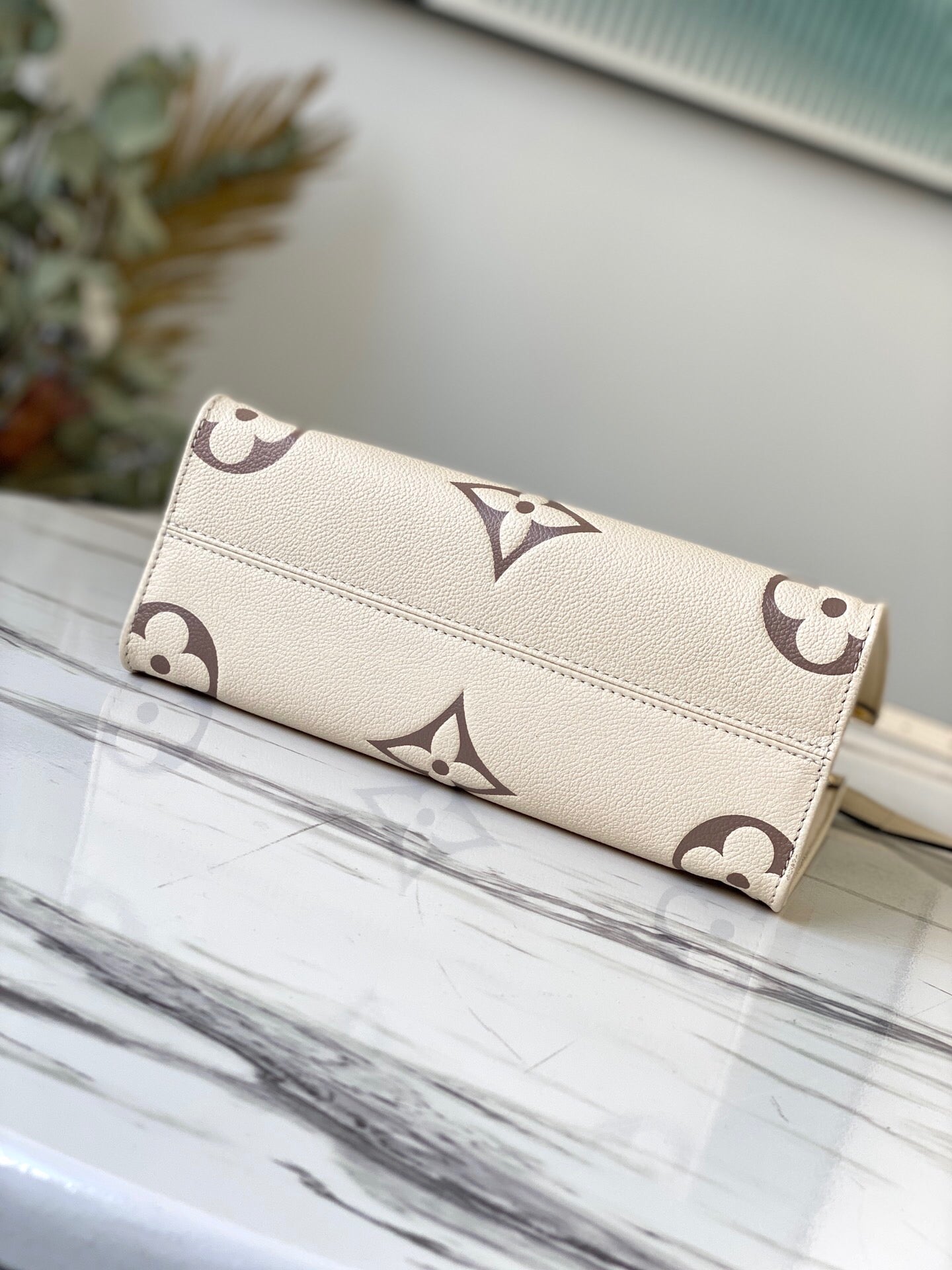 Louis Vuitton Empreinte Onthego Pm White 25Cm M45654