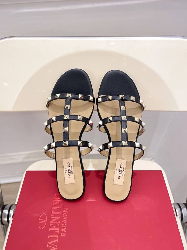 Valentino Garavani Rockstud Flat Slide Sandal Black 5W2S0C49Vod 0No
