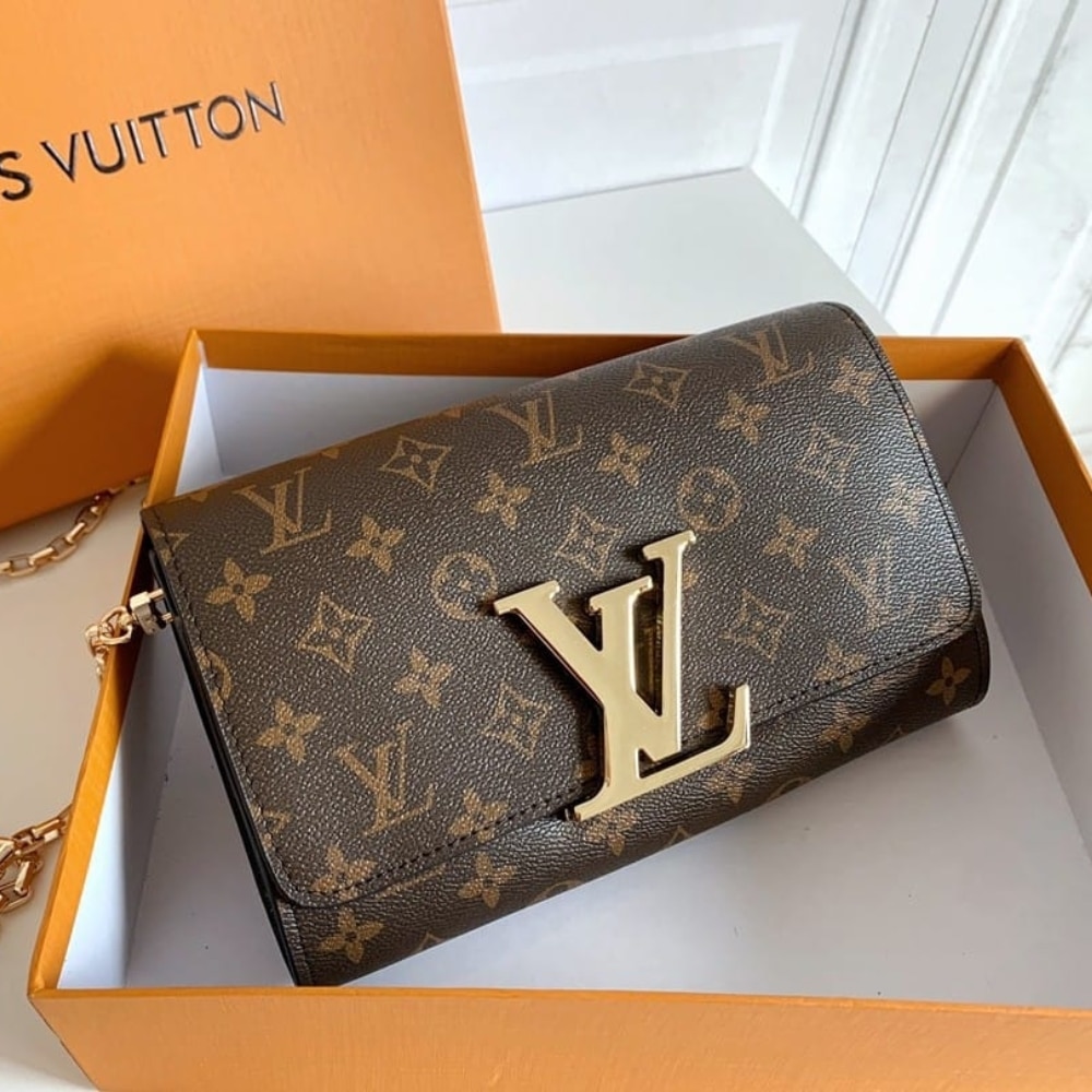 Louis Vuitton Pochette Louise Chain Monogram Canvas Brown 23cm