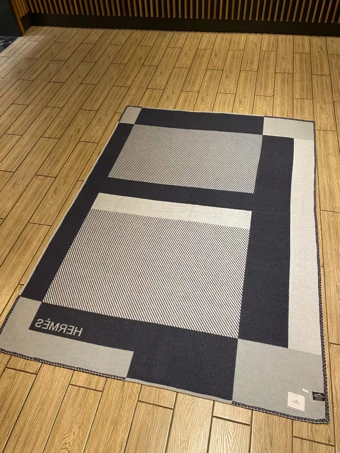 Hermes Luxury Cashmere Style Blanket