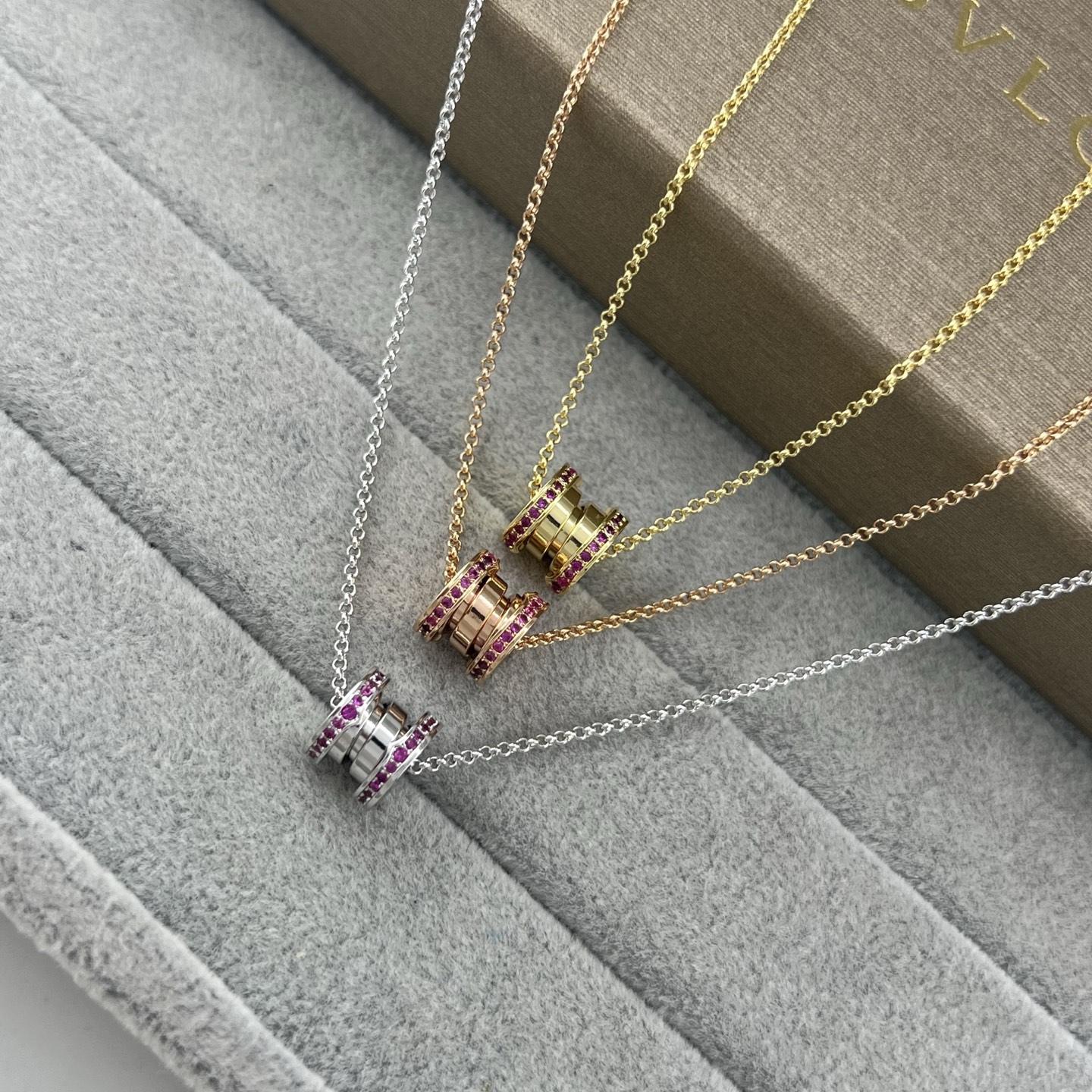 Small Side Diamond Spring Pendant Necklace