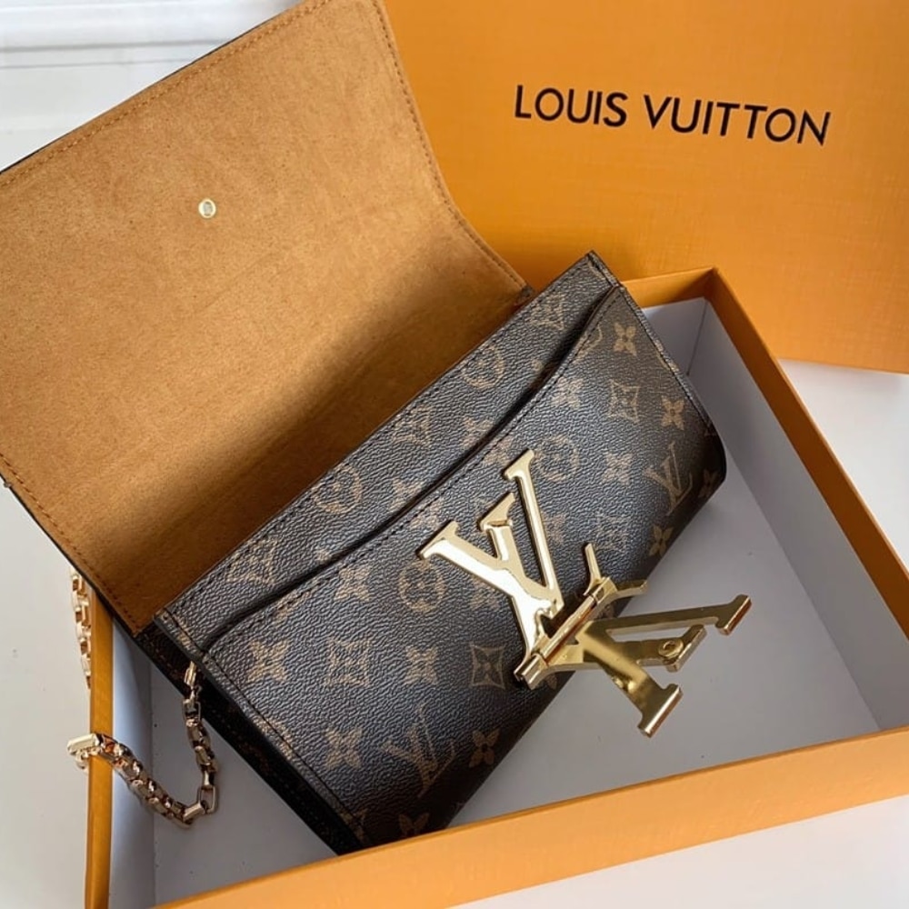 Louis Vuitton Pochette Louise Chain Monogram Canvas Brown 23cm