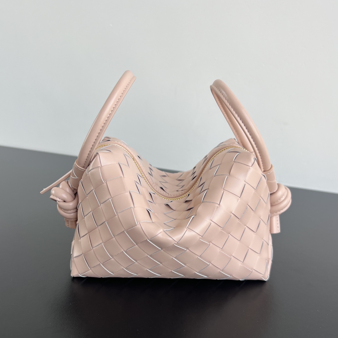 Bottega Veneta New Classic Loop Bag