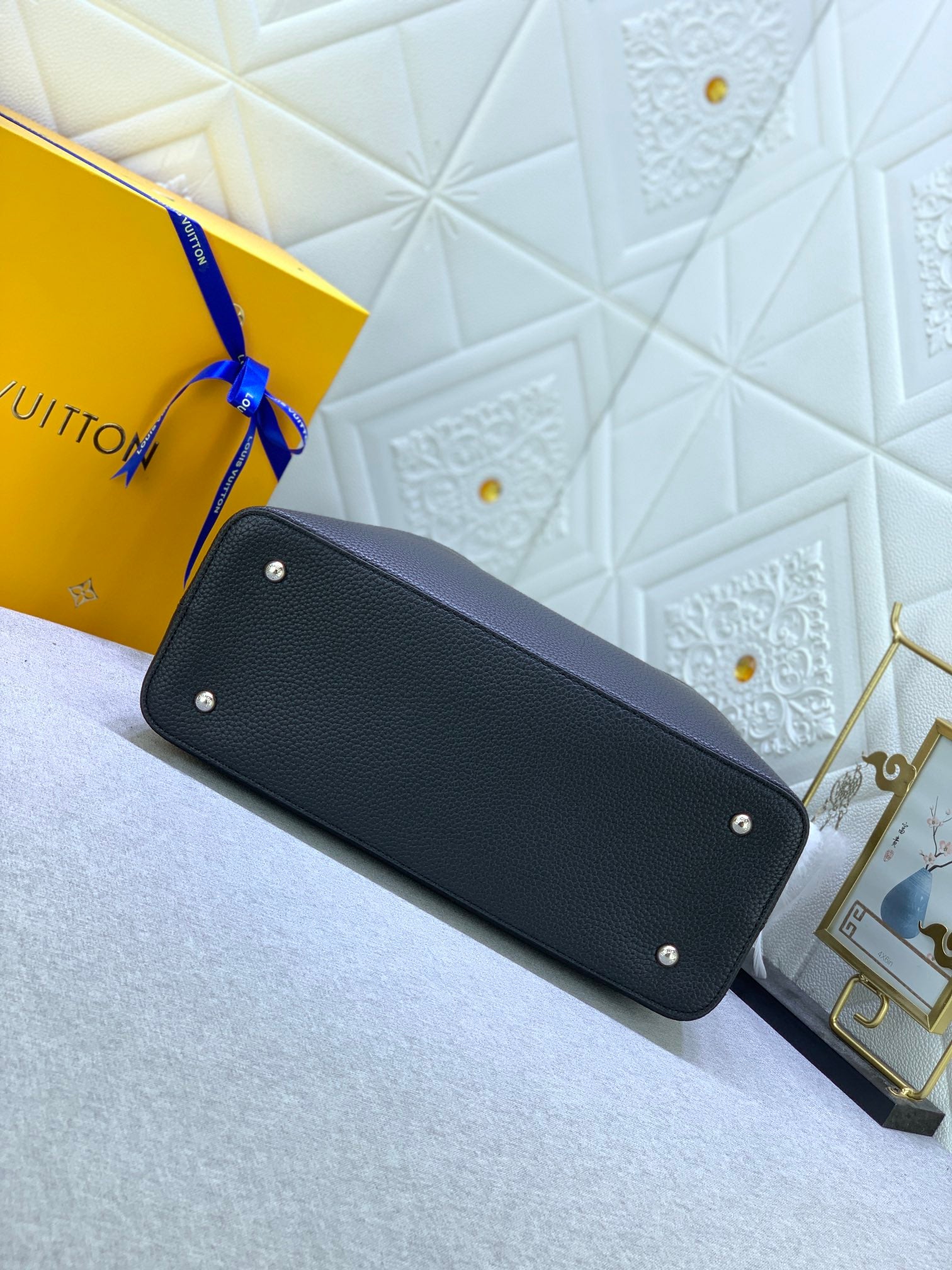 Louis Vuitton Capucines Mm Black