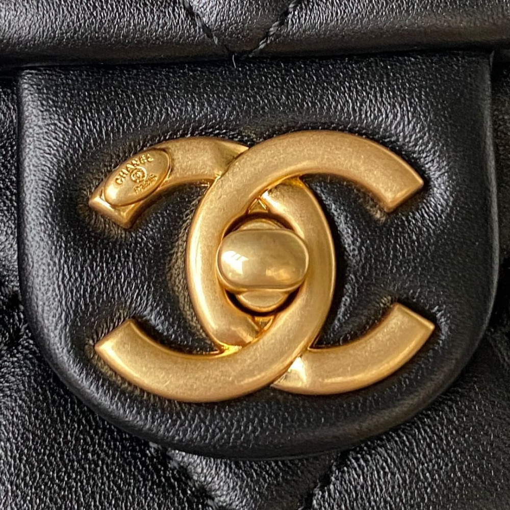Chanel Small Flap Bag in Lambskin 21cm