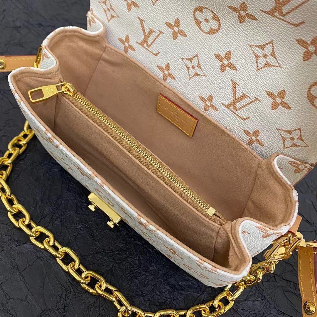 Louis Vuitton Pochette Métis East West Monogram Canvas 21Cm M46914
