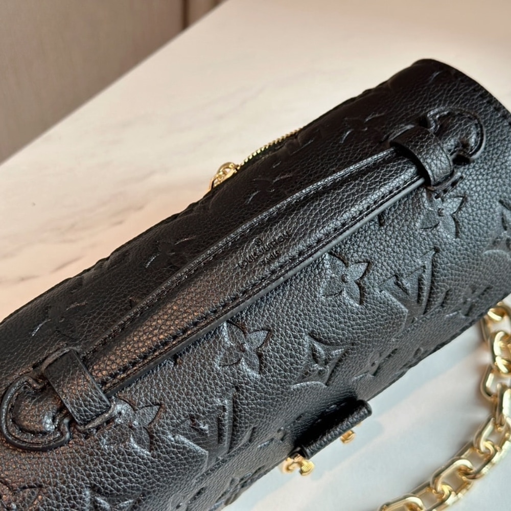 Louis Vuitton Pochette Métis East West Bag Black 21Cm M46595