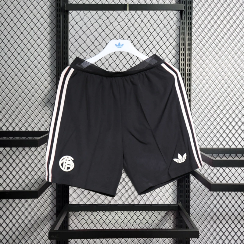 Player 2025-26 shorts Bayern Munchen shorts