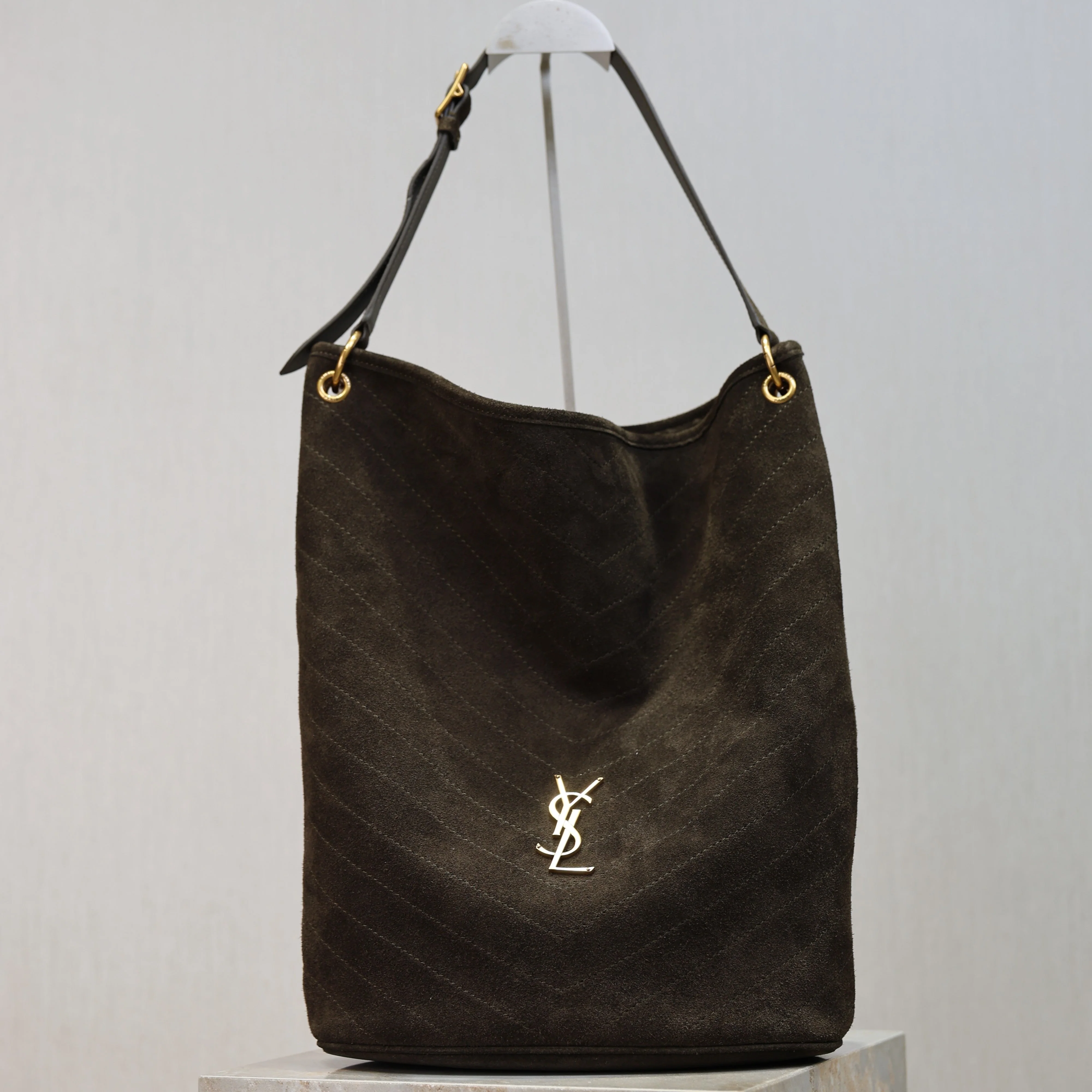 YSl Niki Supple Light Musk Suede