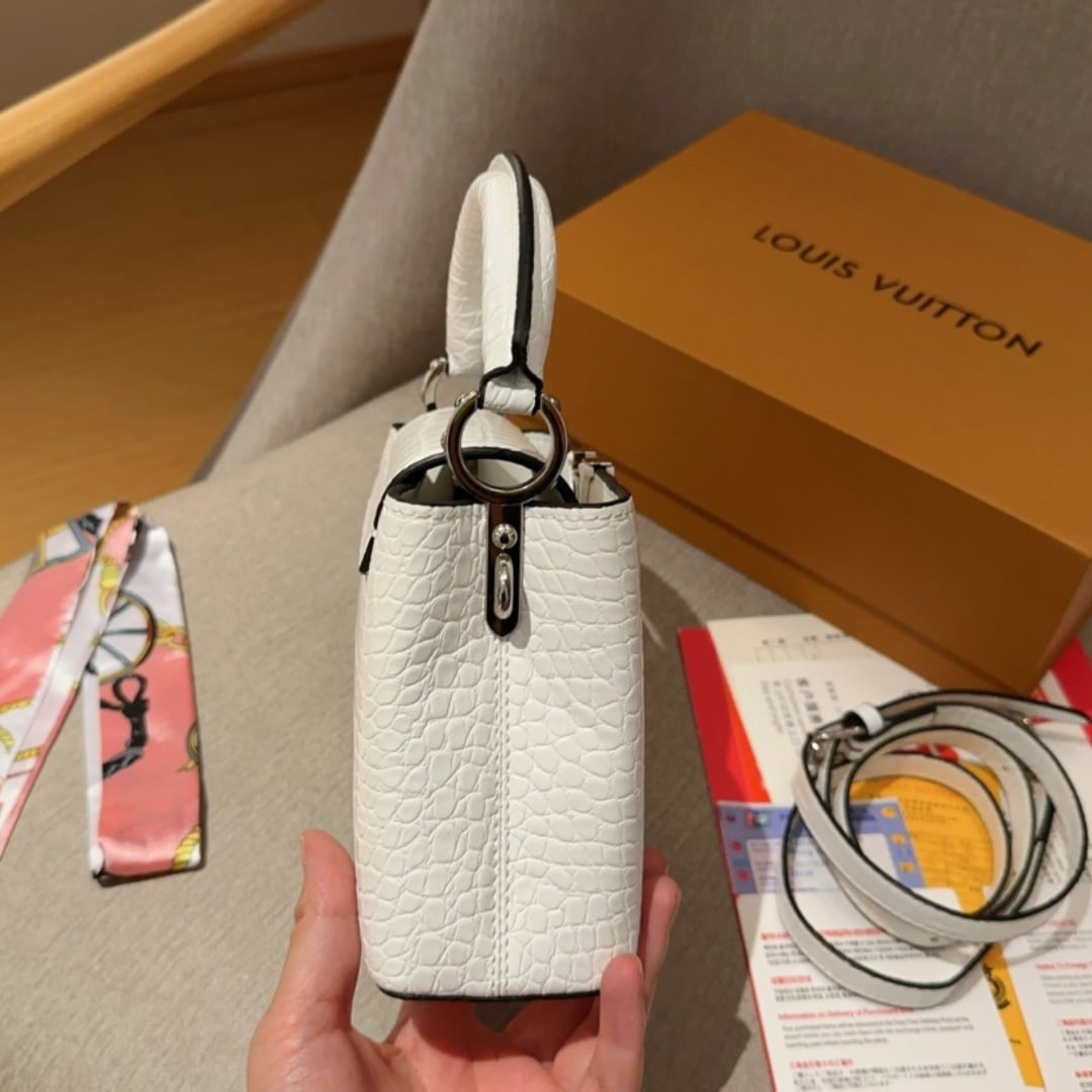 Louis Vuitton Capucines Mini White 21Cm N93701
