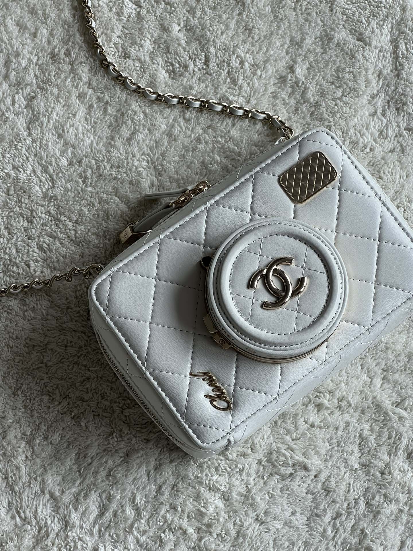 Camera Bag in White Quilted Lambskin with Pale Gold-Tone Hardware, Spring-Summer 2024 (AS4817)
