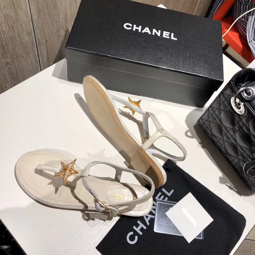 Chanel Crystal Pearl Thongs White Sandals With Gold Star
