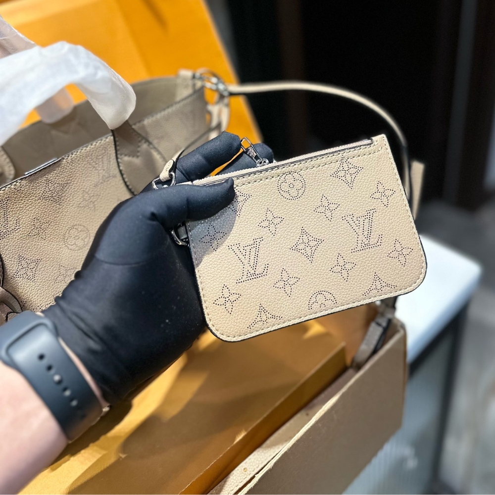 Louis Vuitton Blossom Mahina Calfskin Bag Beige 21Cm