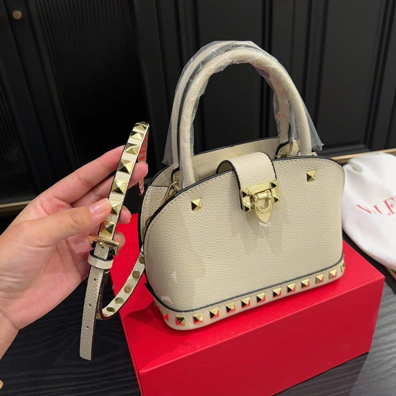 Valentino Garavani Rockstud Handbag In Grainy White 21Cm