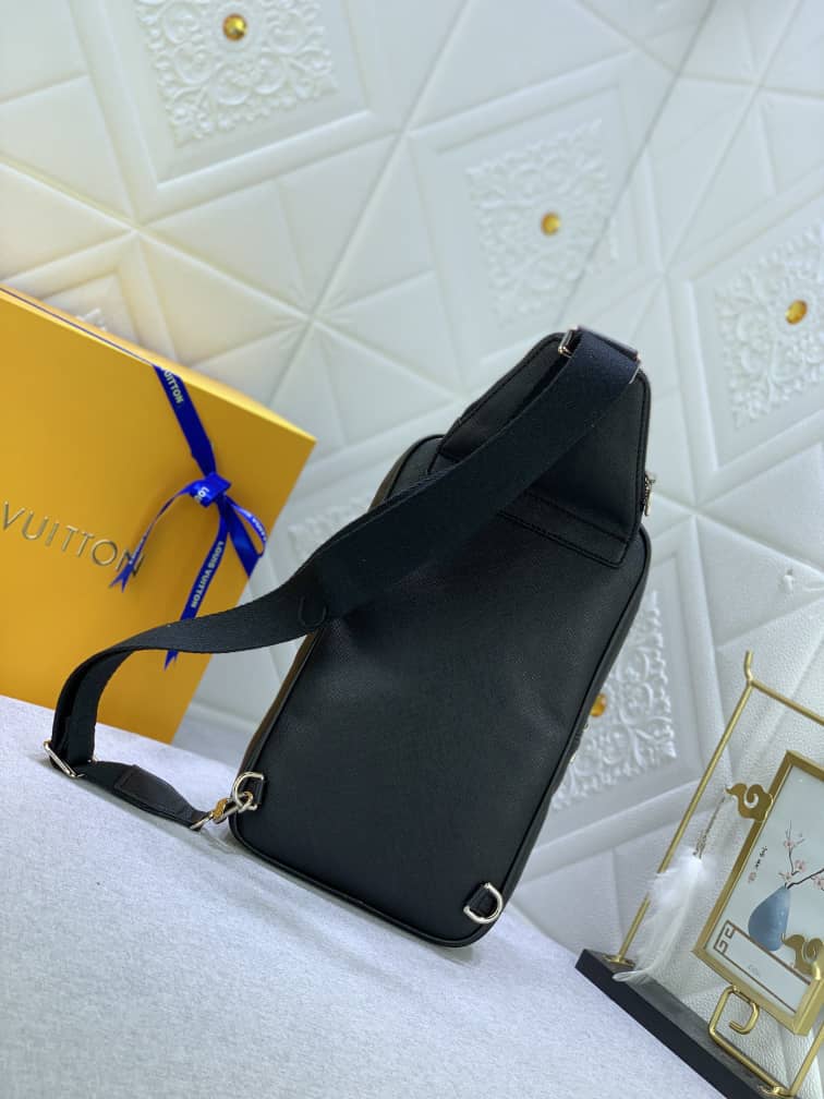 Louis Vuitton Avenue Nm Crossbody Bag Black 31Cm M30971