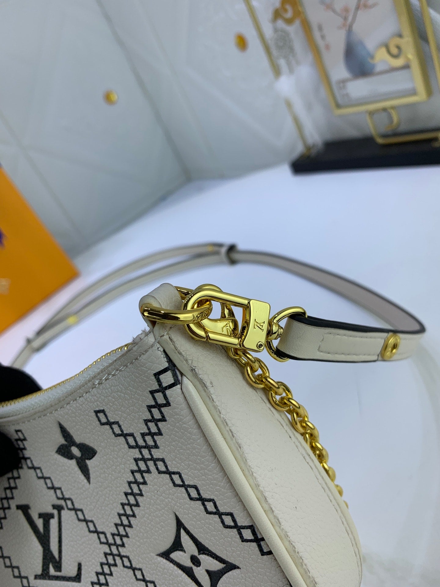 Louis Vuitton Easy Pouch On Strap White 19Cm