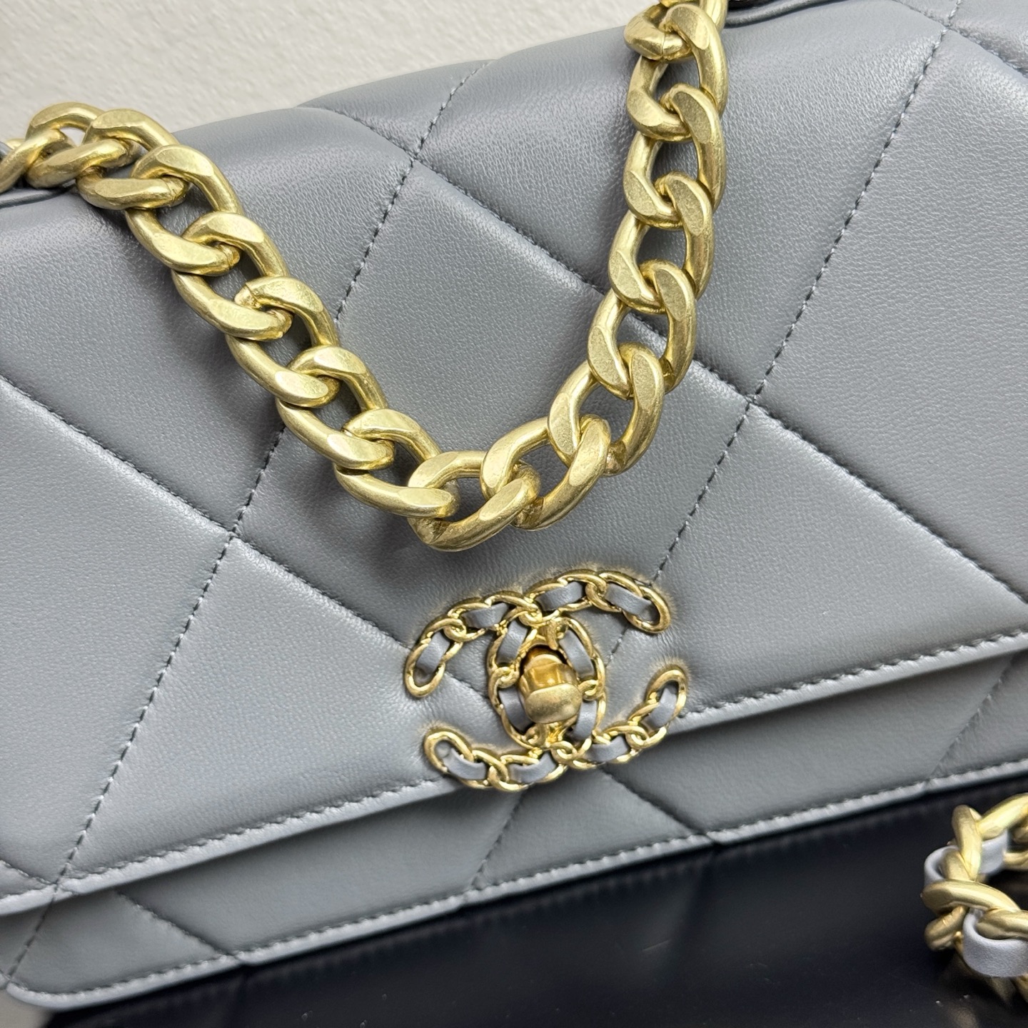 19 WOC Quilted Lambskin Shoulder Bag in Grey (Tri-Tone Hardware)