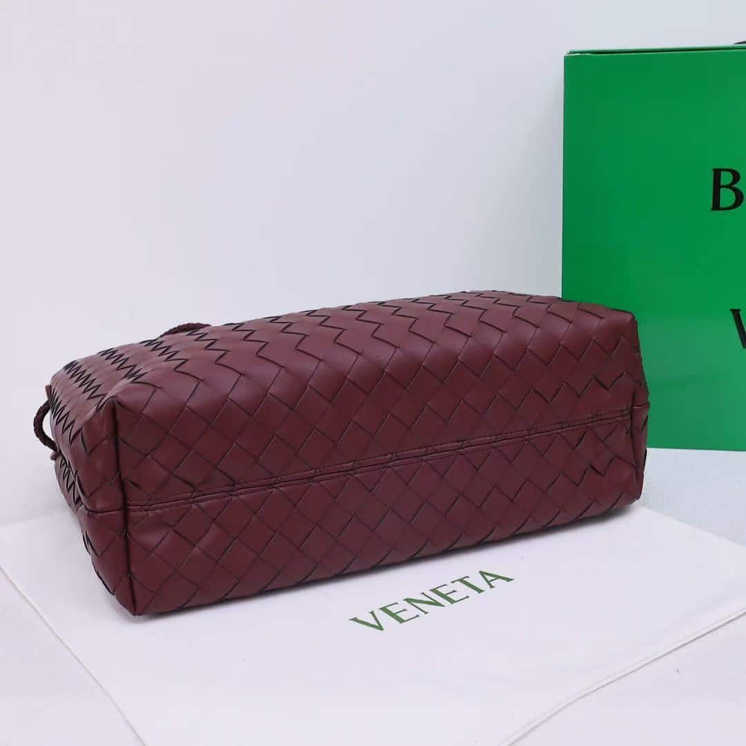 Bottega Veneta Andiamo Leather Top Handle Black 33Cm