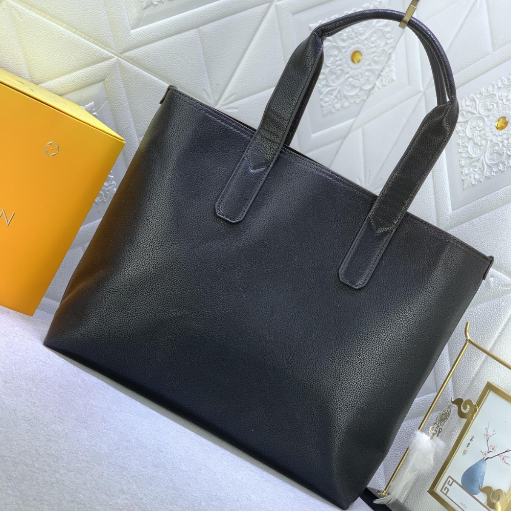 Louis Vuitton Pilot Tote Cowhide Leather Black 40Cm M24771