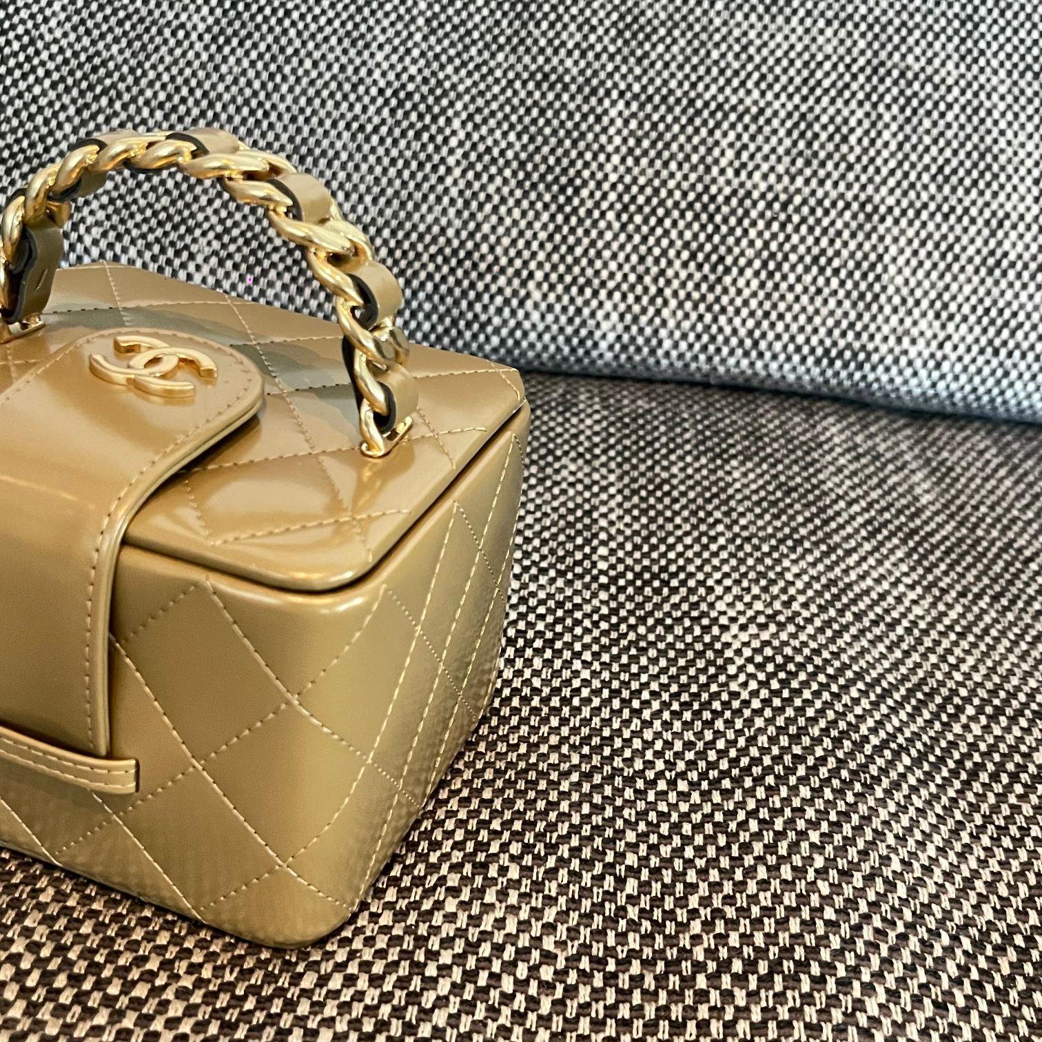 25C Small Vanity Case in Gold Patent Leather