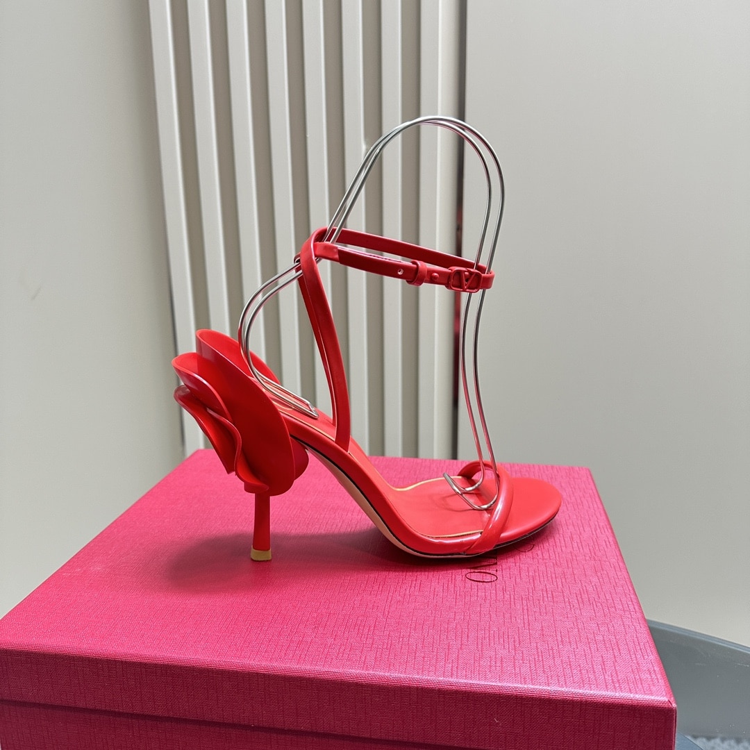 Valentino Garavani Archive Roserouche Leather High Heel In Red