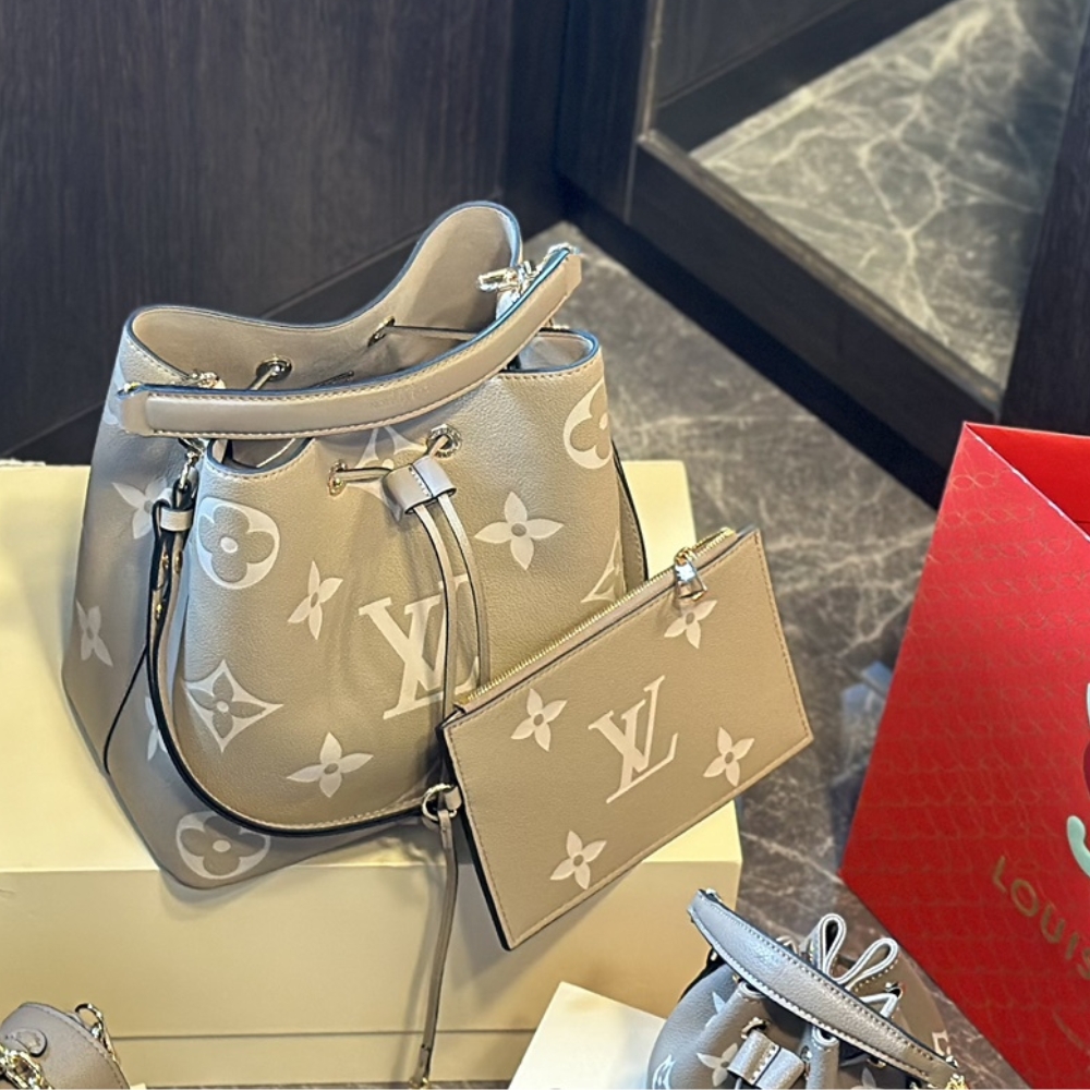Louis Vuitton N Ono  Mm Cream 25Cm M45555