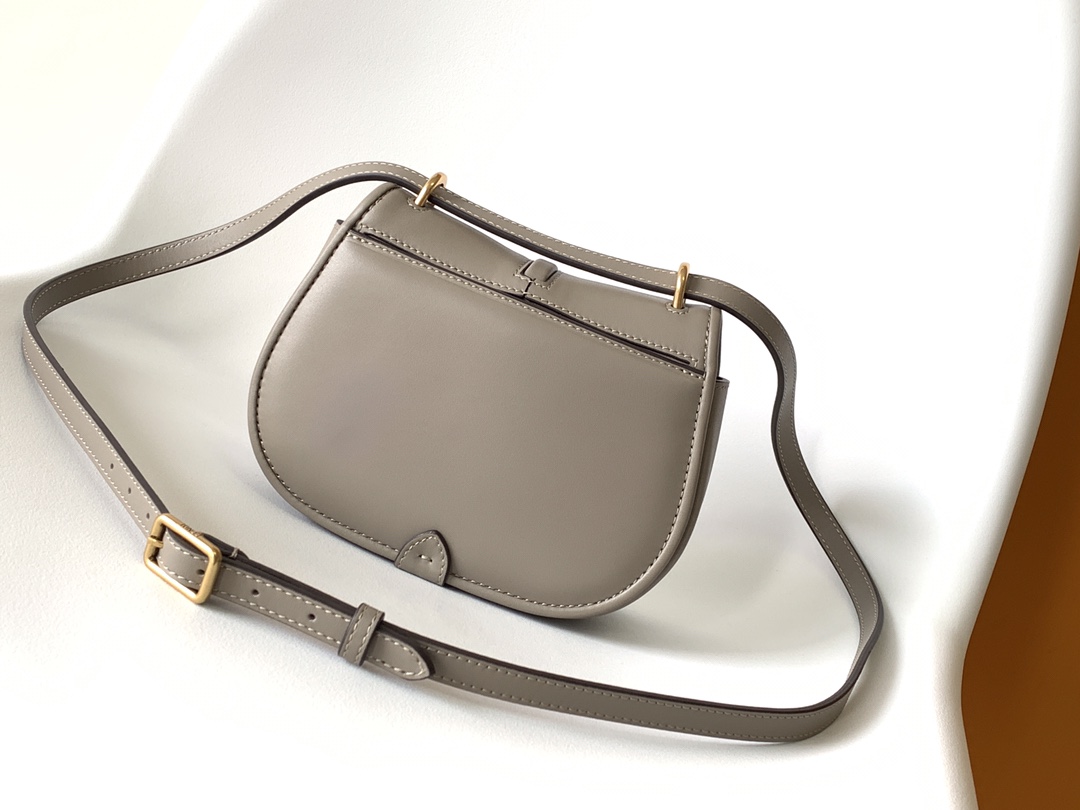 Fendi C’mon Medium Shoulder Bag 21cm/ 8.3in