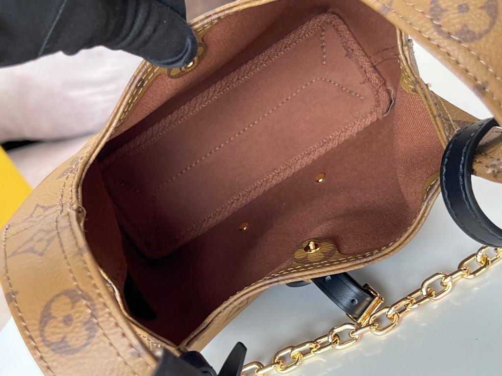 Louis Vuitton Atlantis BB in Gold 17cm/6.7in