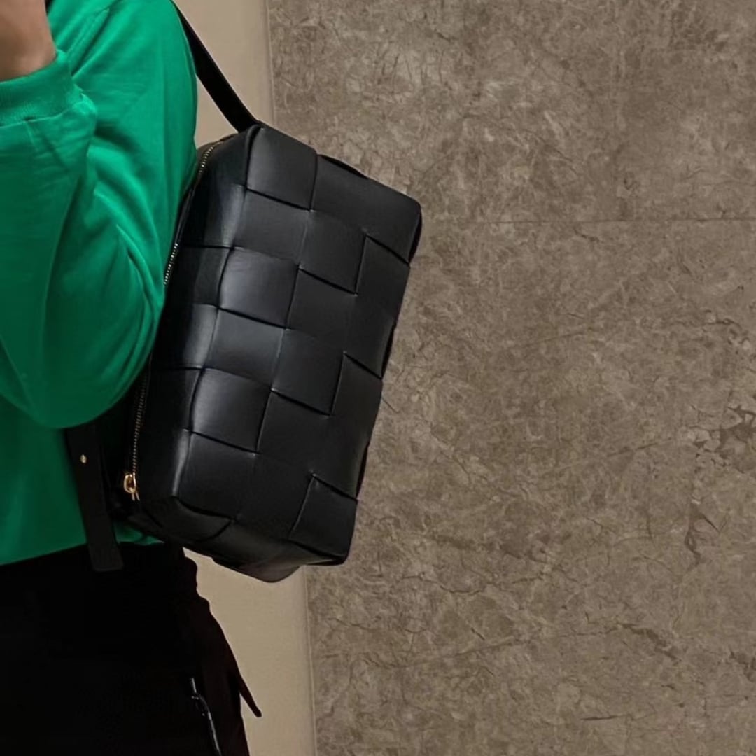 Bottega Veneta Brick Leather Bag Black 28Cm