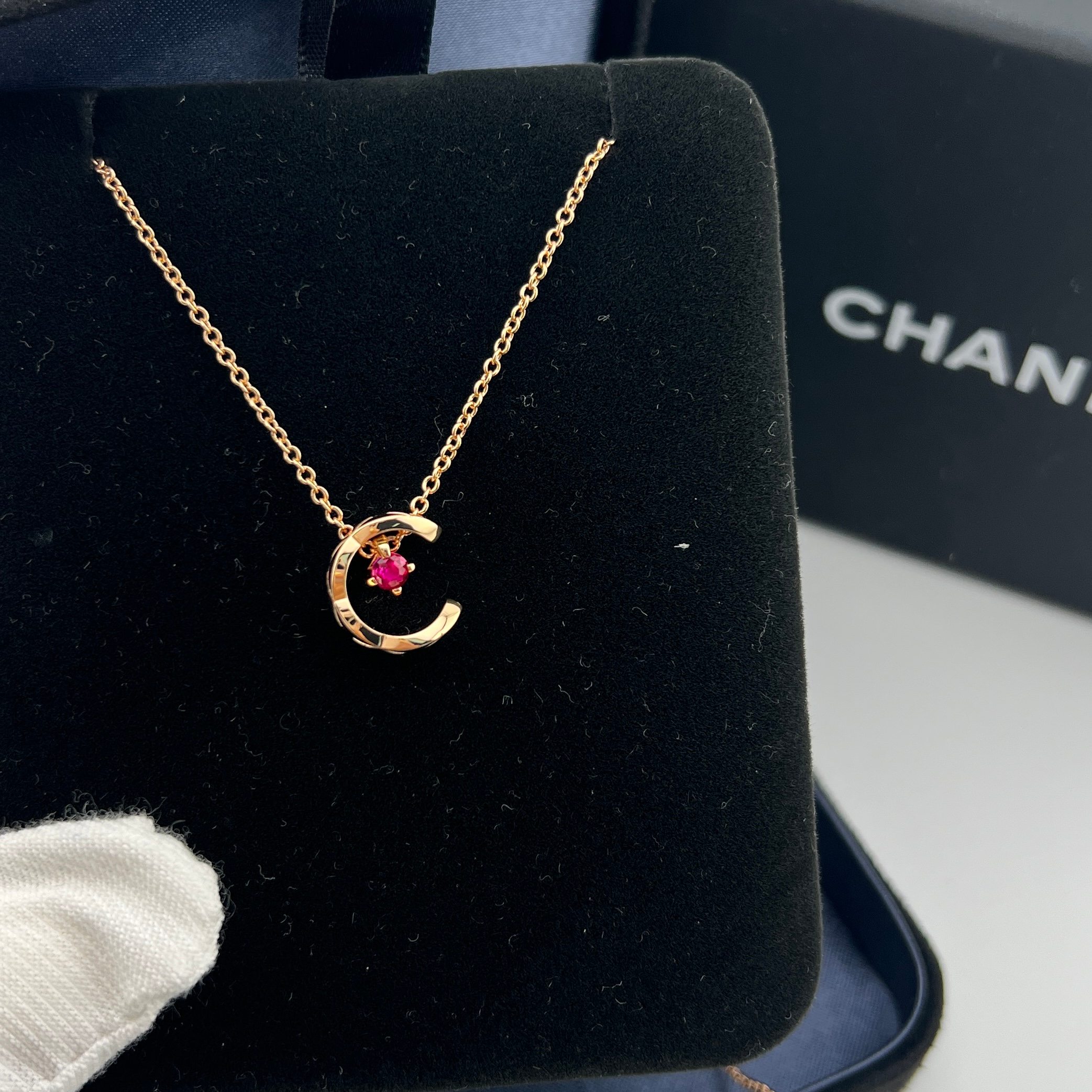 Sailor Moon diamond-patterned ruby ​​necklace