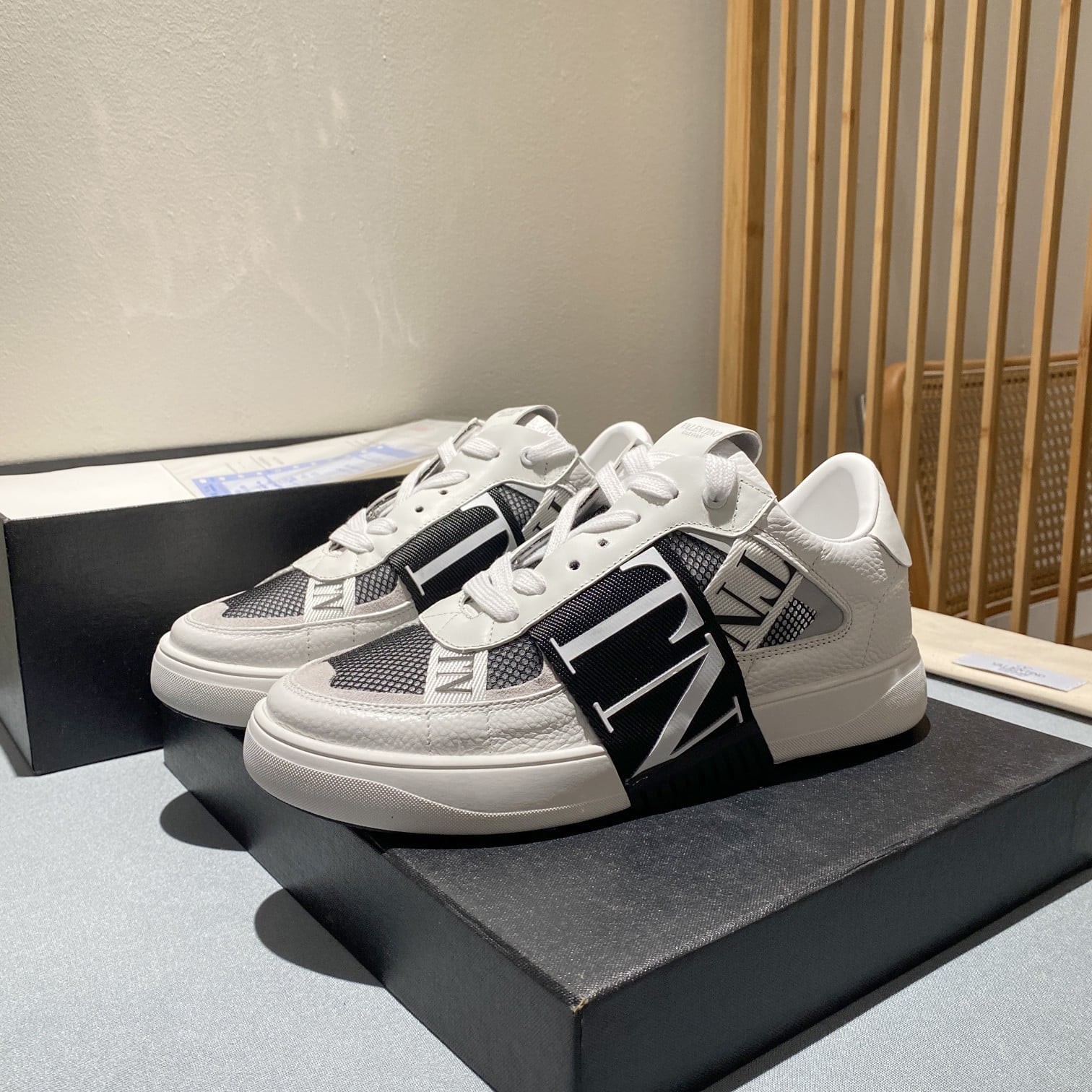 Valentino Vl7N Low-Top Sneaker In Calfskin And Mesh Fabric With Bands Black