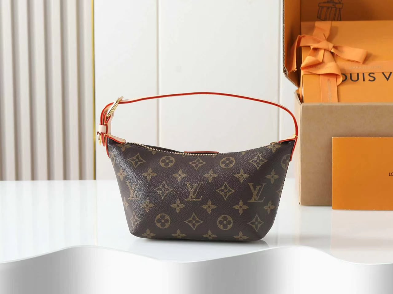 Louis Vuitton Pochette Hills Bag Monogram 18.5cm M27509