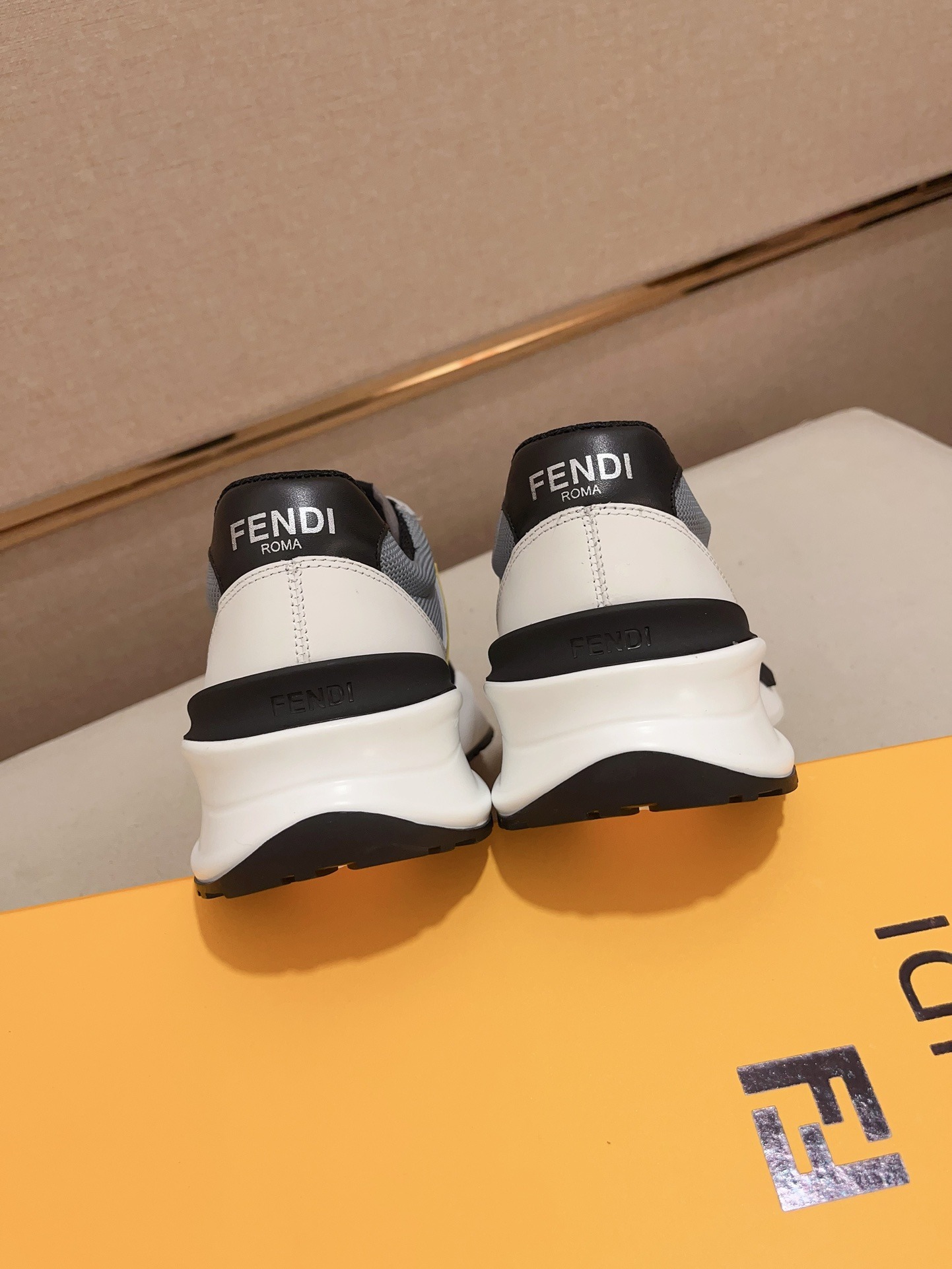FENDI CASUAL SNEAKERS