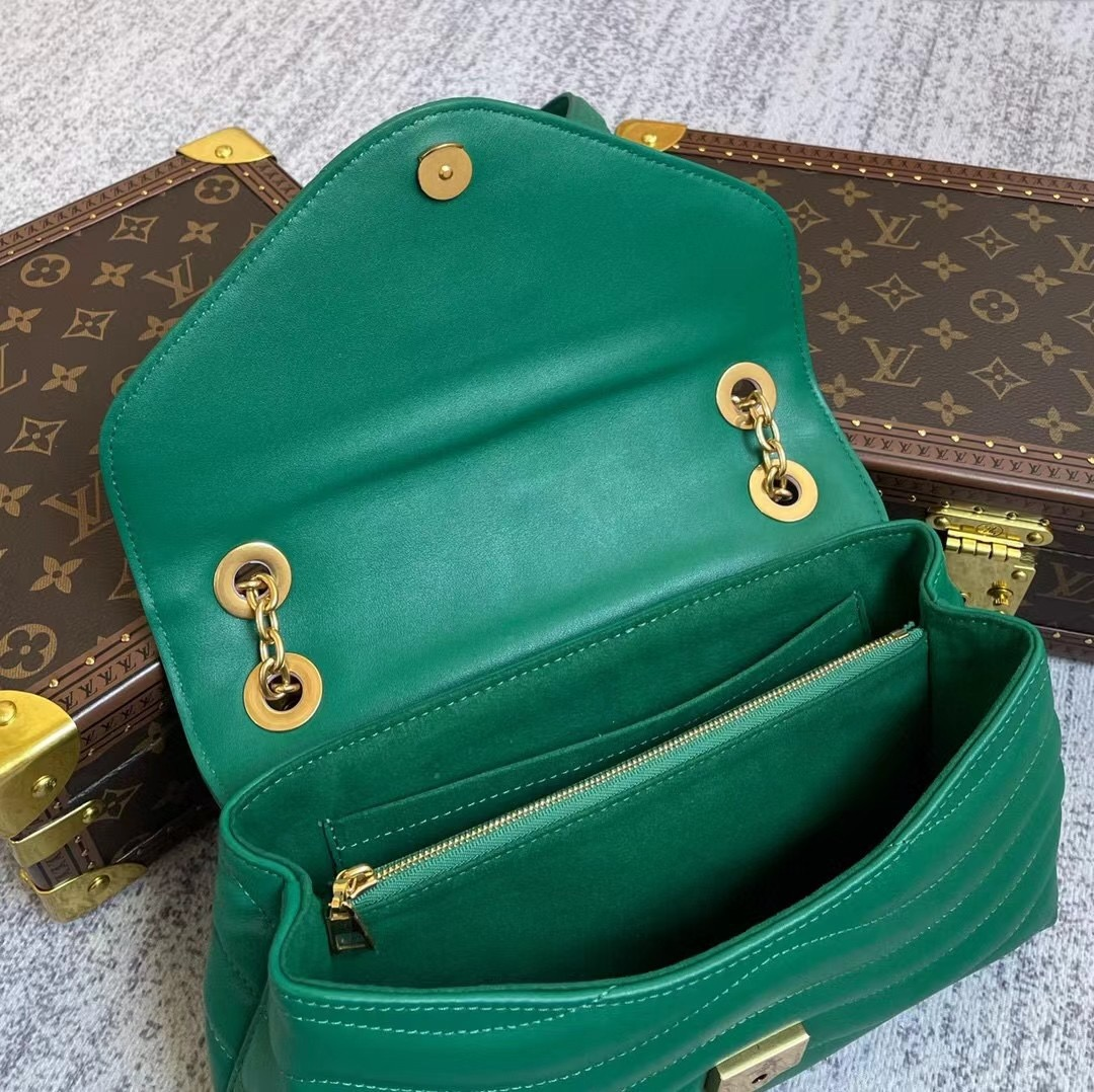 Louis Vuitton New Wave Chain 24Cm Green